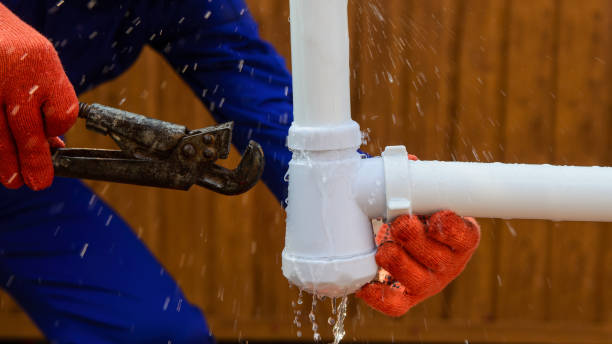 Plumber fixing emergency leak